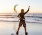 Preview: Cabrinha XCal Wood Freestyle Kite Board 2021 am Strand vor dem Start