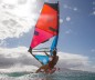 Preview: Duotone Black Red Boom Series beim Windsurfen