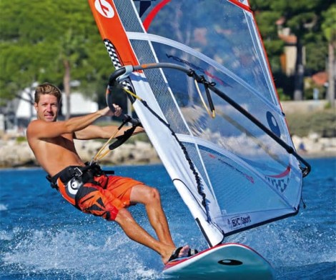 Bic Techno 133 Red Line beim Windsurfen