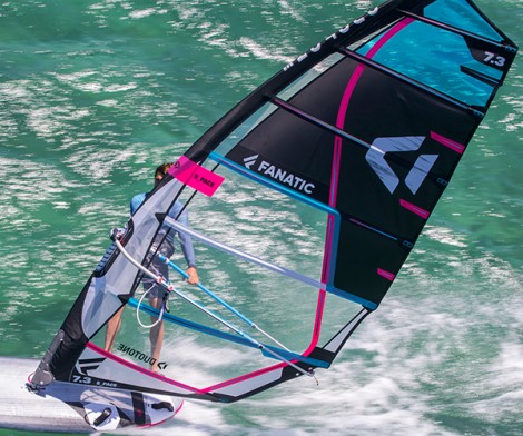 Duotone E Pace Rig 2020  beim Windsurfen