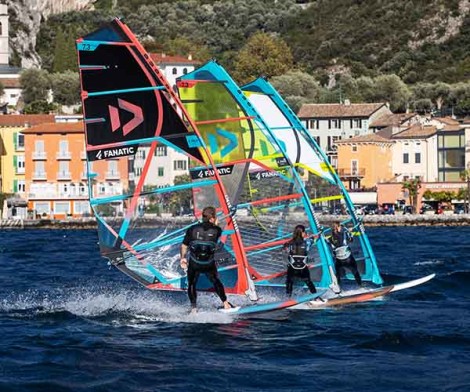 Duotone E Pace Rigg Farbe C12 2022  beim Windsurfen