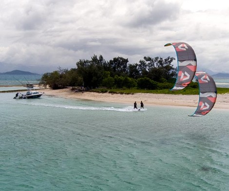 ION Axxis Kite Trapez Stell/Blue 2023  beim Windsurfen