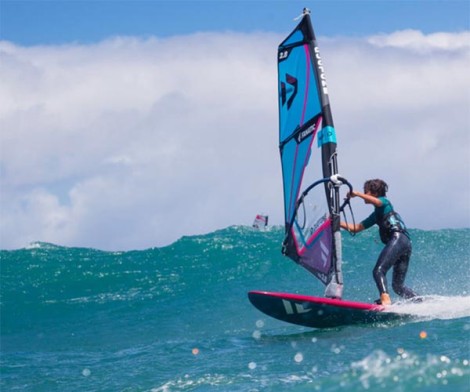 Duotone Now Junior Segel Rot/ blau 2019 beim Speed Windsurfen