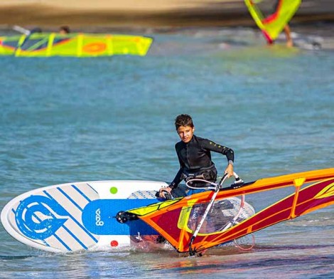 Goya Surf Trainer Single Windsurf Board mit Papa am Windsurfen