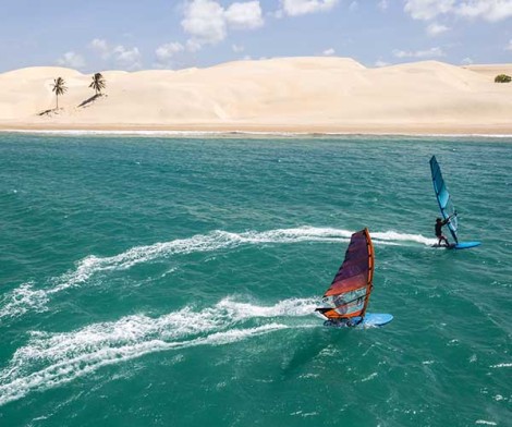 Zu zweit Windsurfen