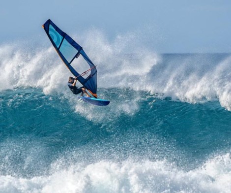 Neil Pryde Combat Pro C2 blue/aqua 2022  beim Windsurfen