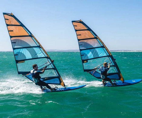 Neilpryde Speedster Segel C8 Cayan 2023 zu zweit Windsurfen