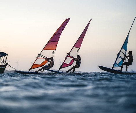 Neil Pryde V8 Race Segel C3 Juicy.Orange 025  zu zweit Windsurfen