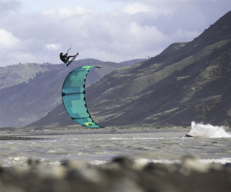 Kiten mit dem neuen Rebel North Kiteboarding am River