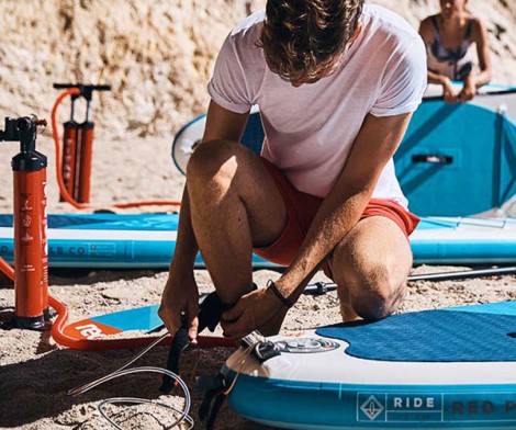 Red Paddle 10`Surf Leash montieren am Fußgelenk