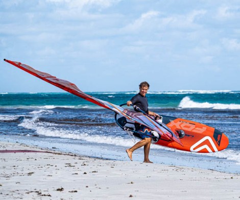 Auf dem Weg zum Strand Severne FOX Freeride Windsurf Board 025