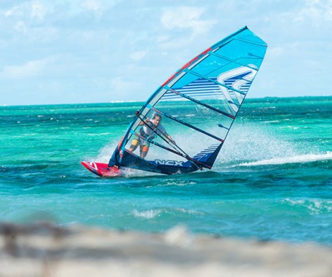 Severne NCX Slalom Segel 2019 beim Halsen