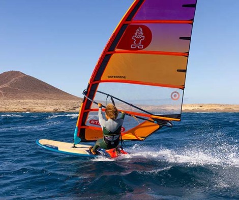 Starboard Futura Wood Sandwich Board 025 beim Windsurfen