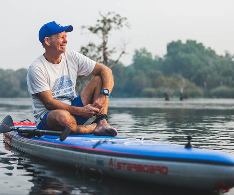 Starboard Sup Air 12.6 x 30" Touring Deluxe SC beim Schillen auf dem Fluß