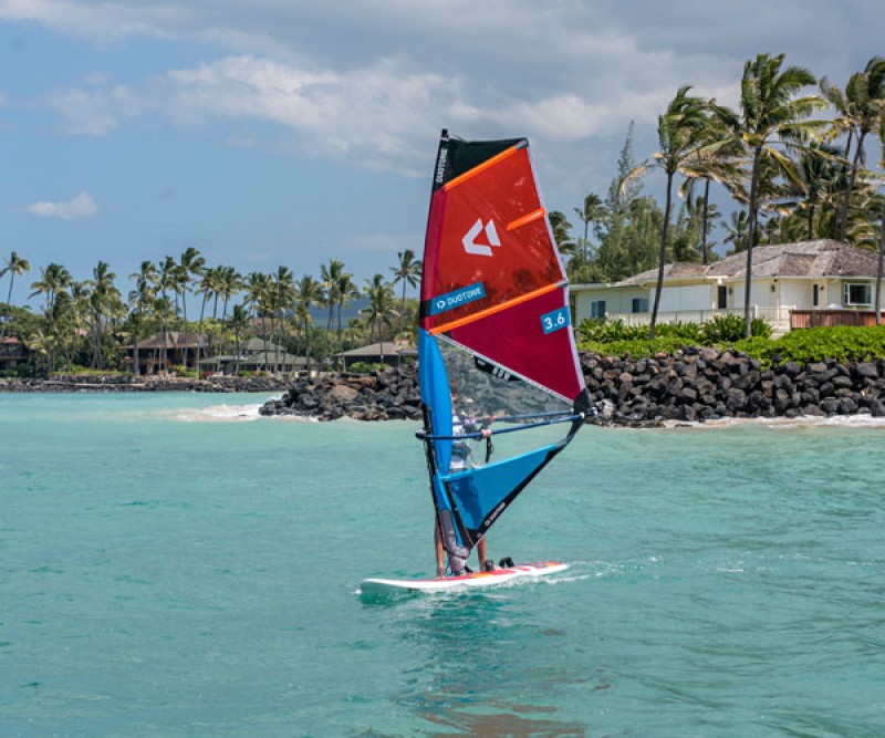 Duotone Now Junior Segel Rot/ blau 2019 beim Surfen