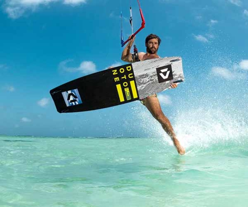 Duotone Select Concept Blue Kite Board 025 beim Sprung