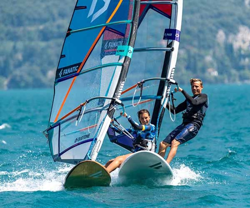 Fanatic Gecko HRS 2021 Freeride Board zu zweit windsurfen