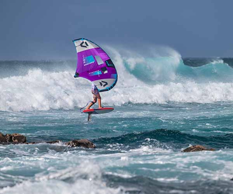 Fanatic SKY Surf TE Wing 2023 vor der Welle