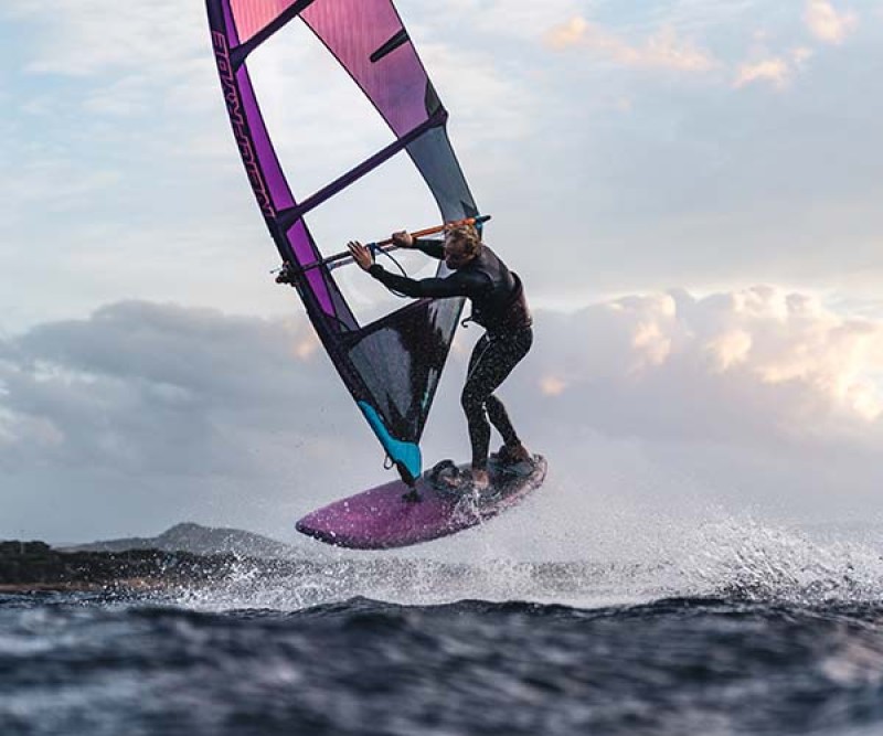 JP Freestyle Pro Windsurfboard 2024 beim Sprung