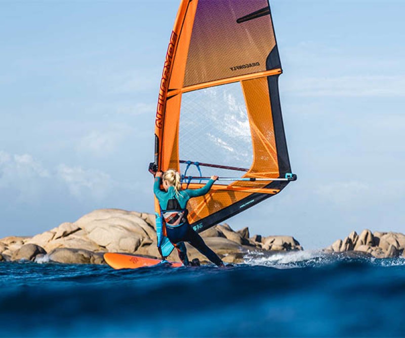 Windsurfen auf dem Wasser