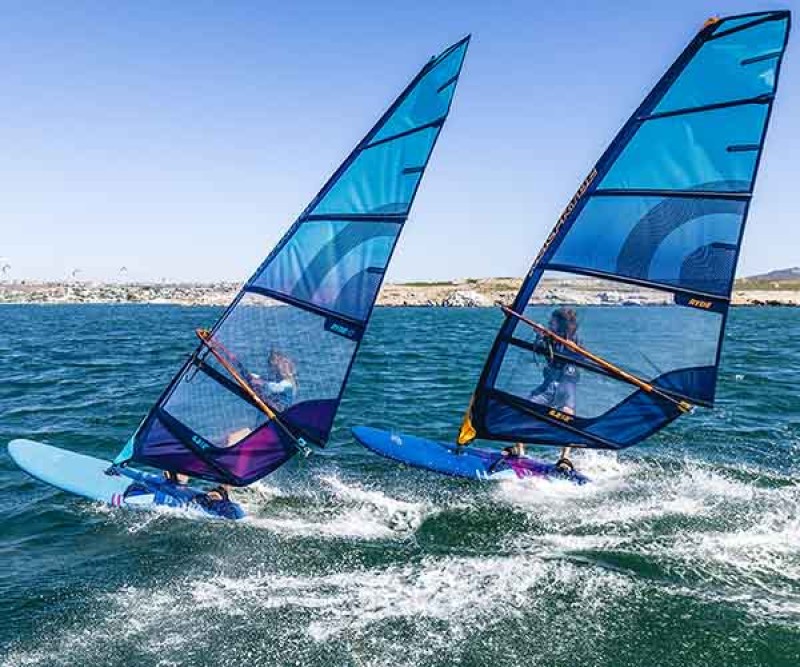 Neilpryde Ride Rigg Farbe C5 2023 beim Windsurfen