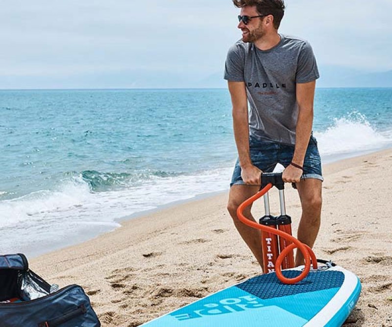 Aufpumpen am Strand mit dem Neuen Red Paddle Ride 10.8