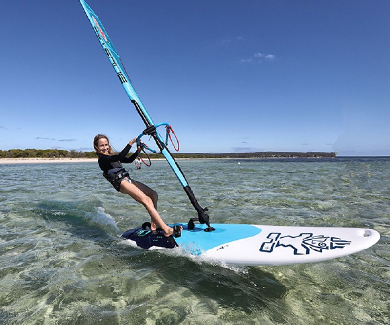 Starboard Go Windsurfer + PowerKid Rigg beim Windsurfen