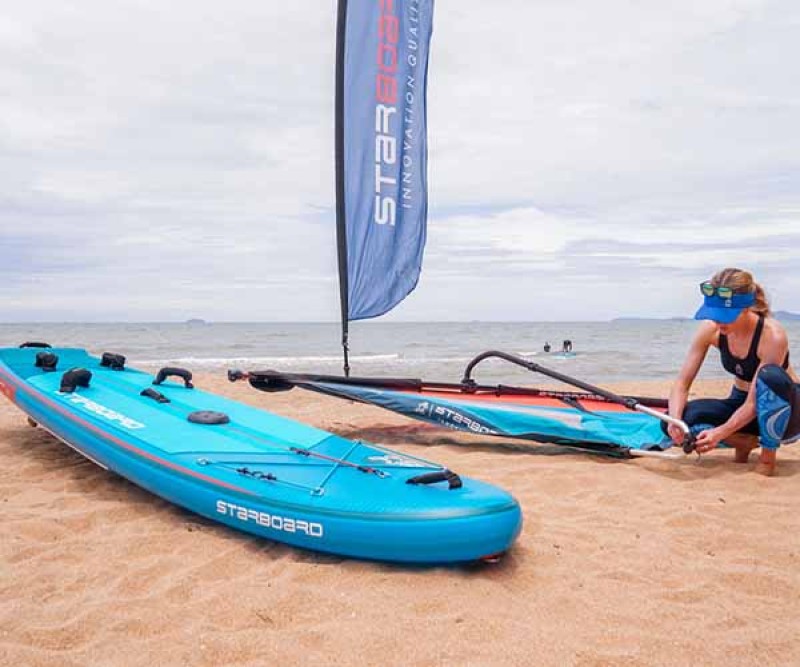 Starboard iGO Air Board + Compact Rig beim Aufbauen